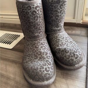Grey leopard Uggs